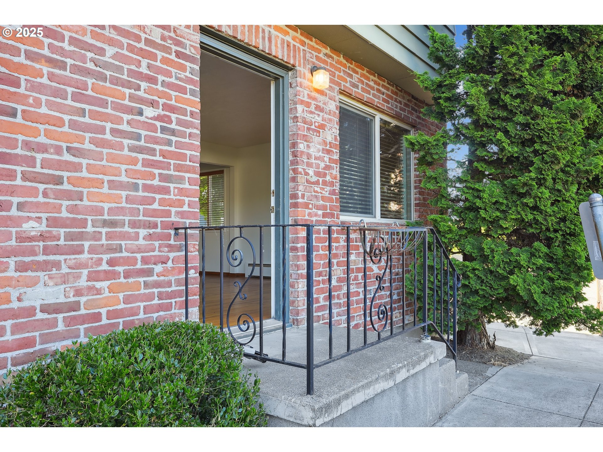 908 SW GAINES ST 31