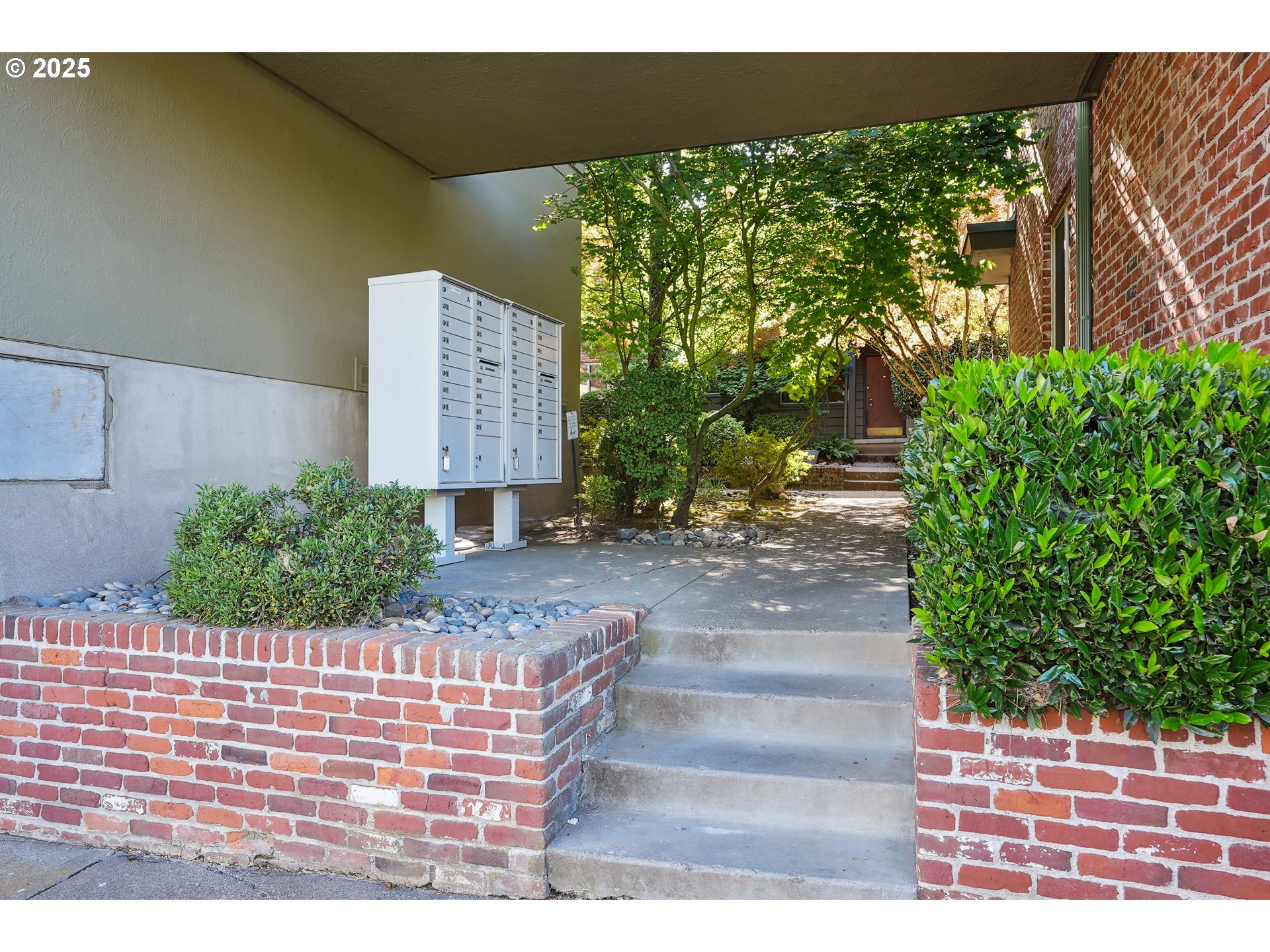 908 SW GAINES ST 31