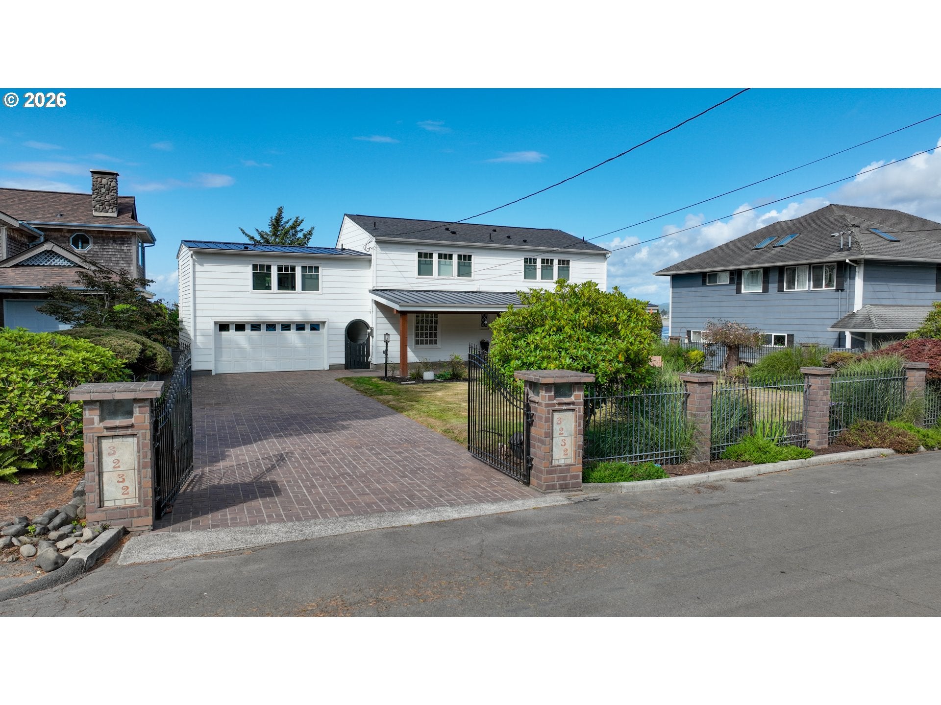 3232 SUNSET BLVD