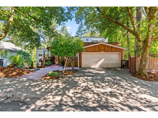 785 E 44TH AVE, EUGENE, OR 97405 - Image c315dfd1bc8d11771ee51007e46f4061/844716244