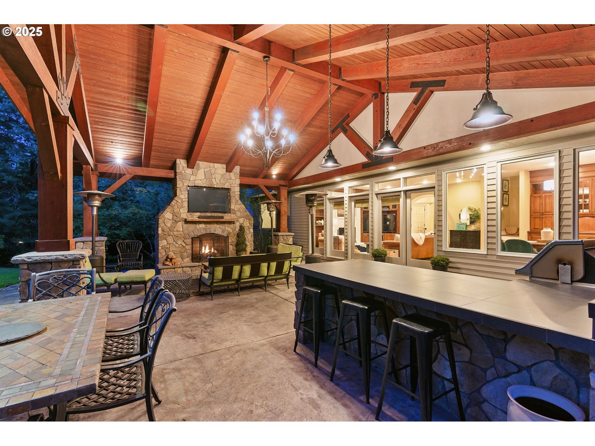 2812 BEACON HILL DR
