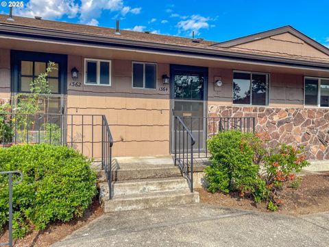 1364 SE COURT AVE Roseburg OR 97470