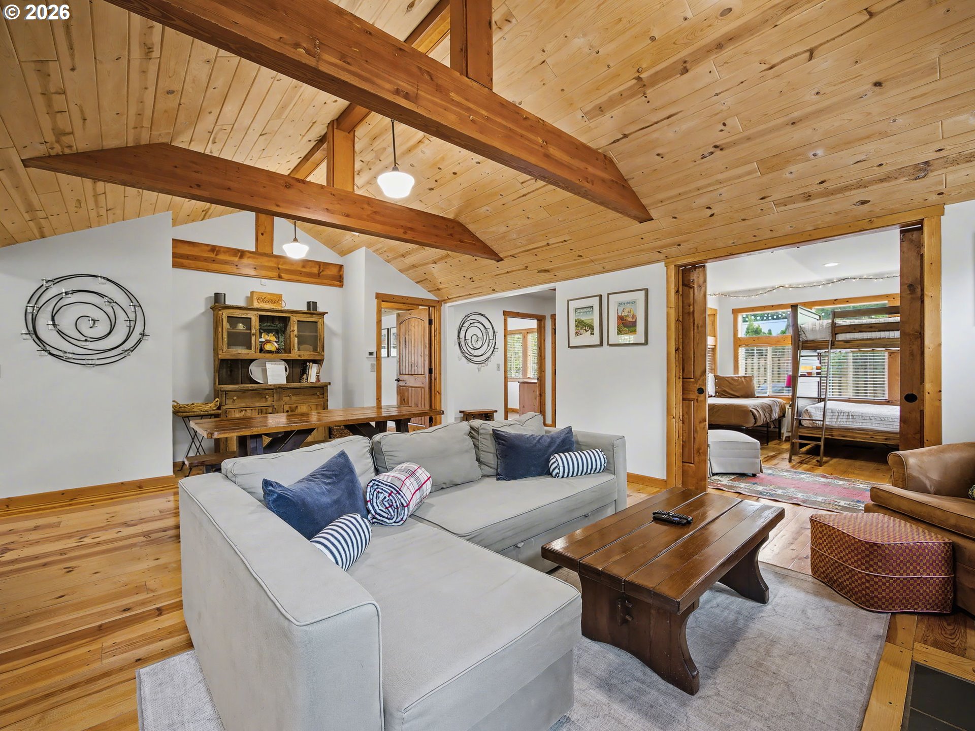 60111 E SLEEPY HOLLOW DR