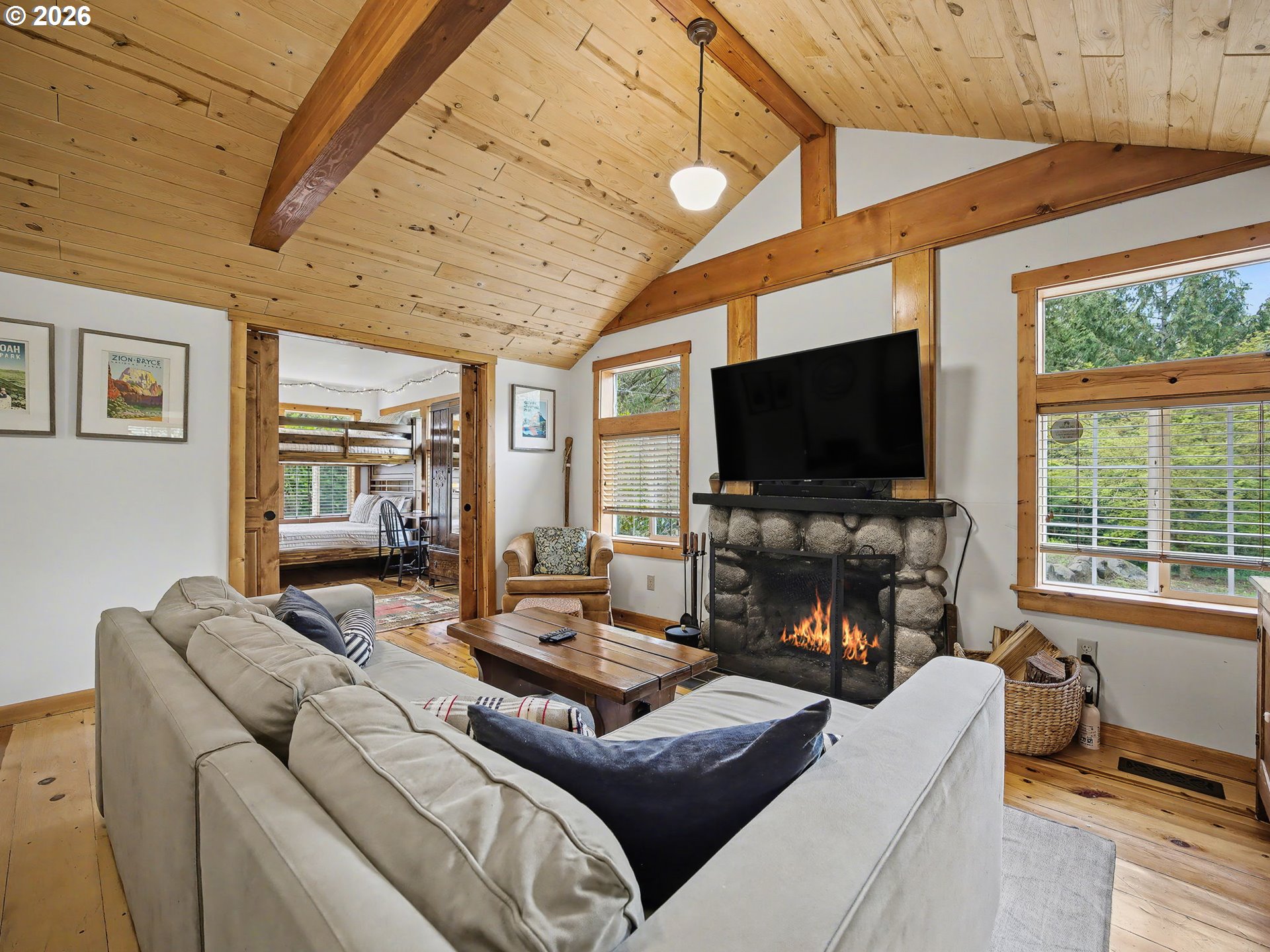 60111 E SLEEPY HOLLOW DR