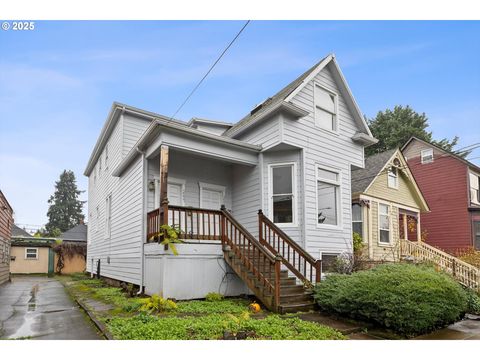 Photo of 3527 SE Belmont St, Portland, OR 97214 (MLS # 677100594)