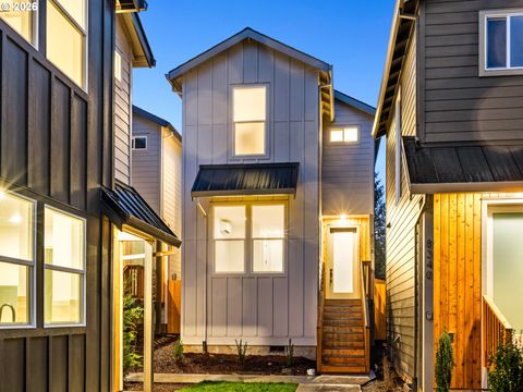 8338 N Bank ST Portland OR 97203