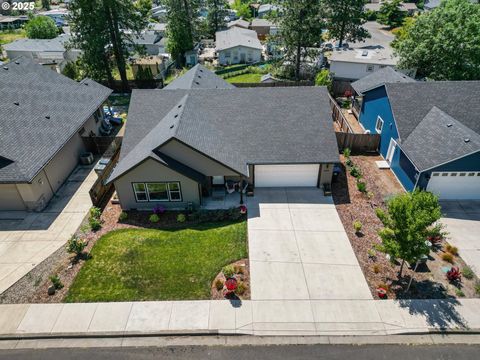 Tiny photo for 443 N Hyland Ln, Lowell, OR 97452 (MLS # 163066091)