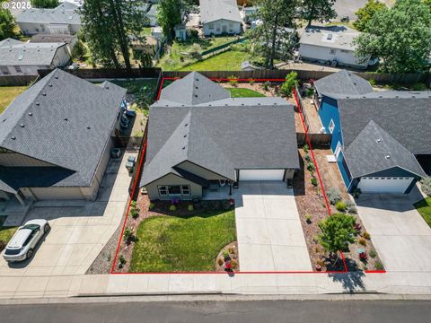Tiny photo for 443 N Hyland Ln, Lowell, OR 97452 (MLS # 163066091)