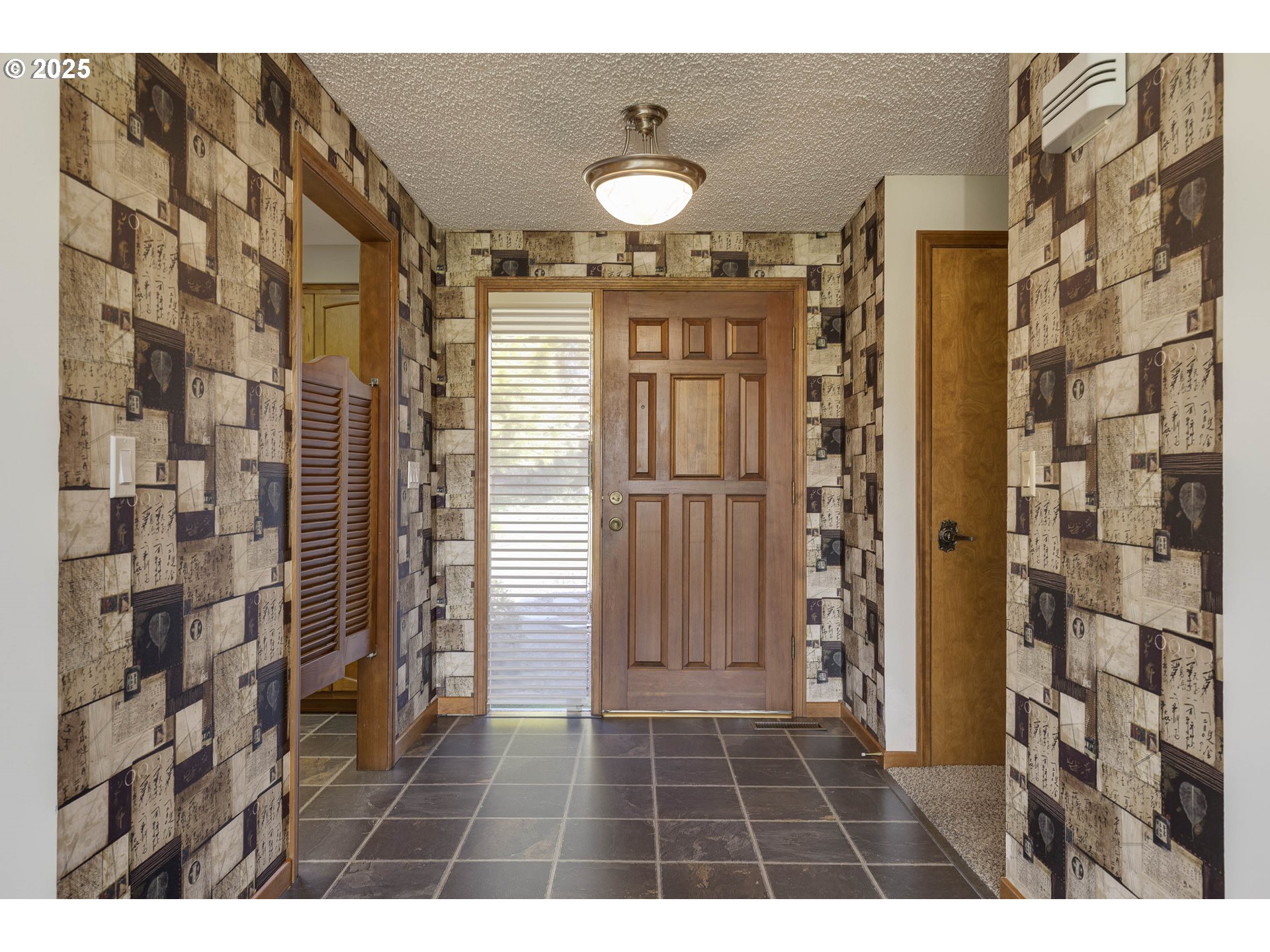 1220 NW GREENBRIAR PL