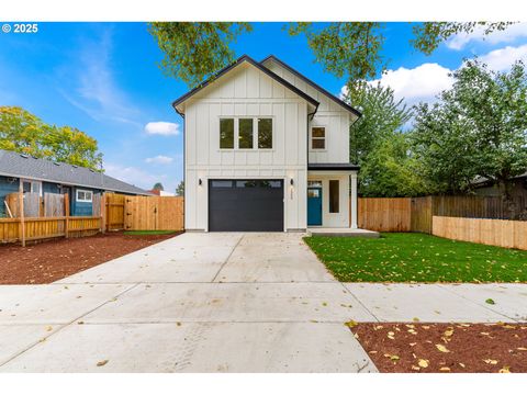 1209 S 6TH AVE Kelso WA 98626