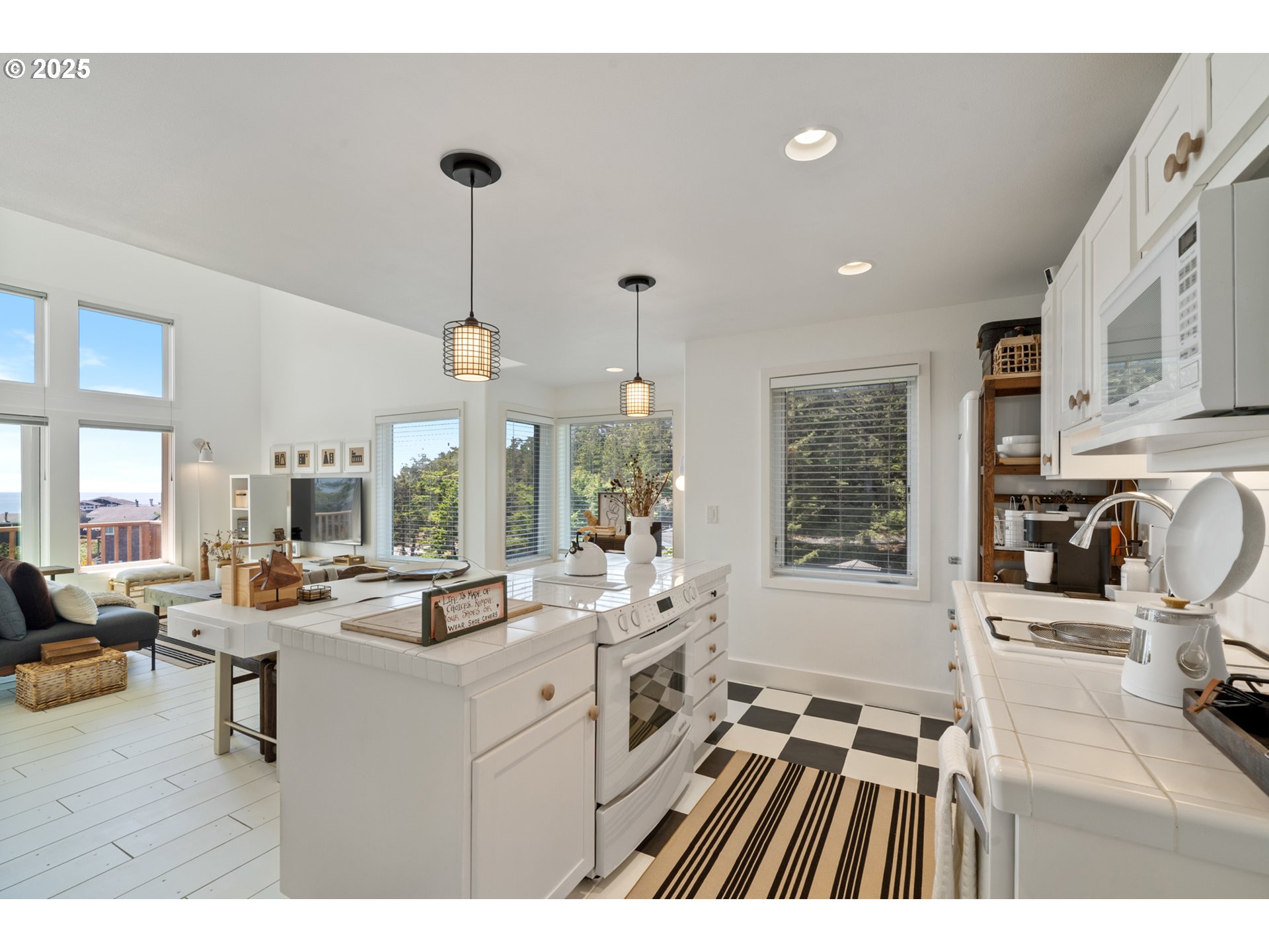 Oceanside, Oregon 97134, United States, 2 Bedrooms Bedrooms, ,1 BathroomBathrooms,Residential,Active,137778