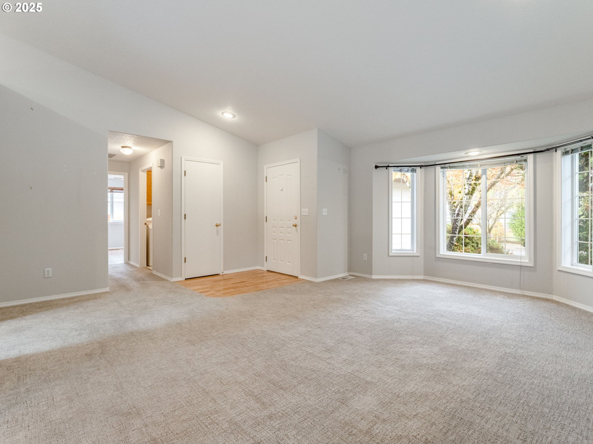 Aloha, Oregon 97003, United States, 3 Bedrooms Bedrooms, ,2 BathroomsBathrooms,Residential,Active,240498