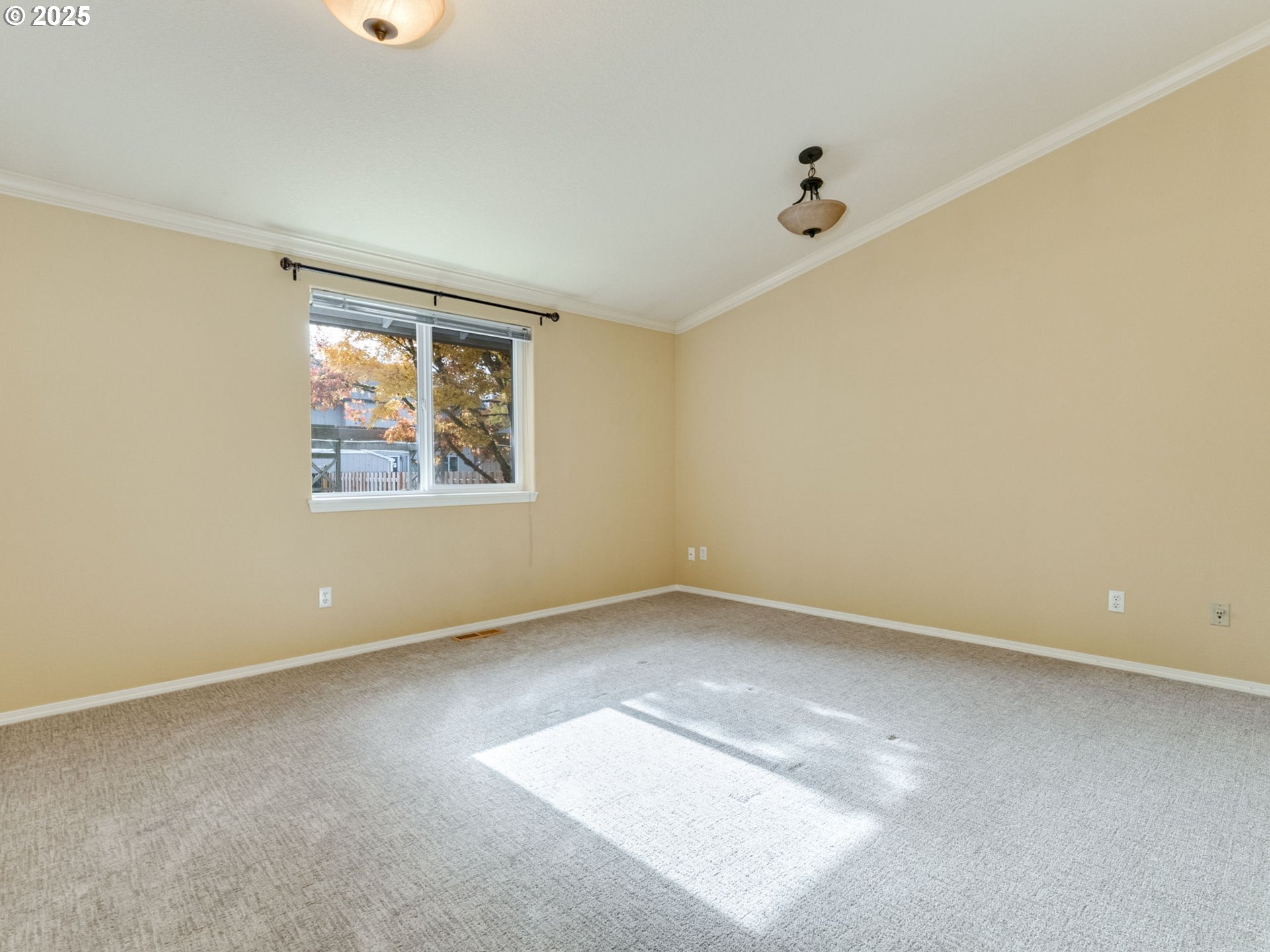 Aloha, Oregon 97003, United States, 3 Bedrooms Bedrooms, ,2 BathroomsBathrooms,Residential,Active,240498