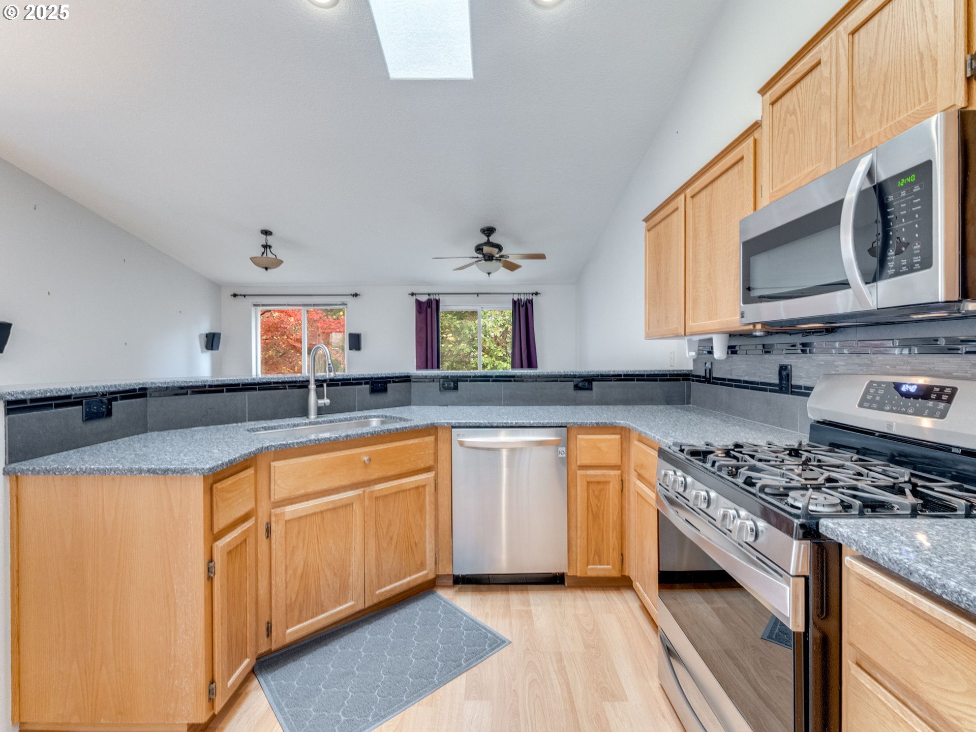 Aloha, Oregon 97003, United States, 3 Bedrooms Bedrooms, ,2 BathroomsBathrooms,Residential,Active,240498