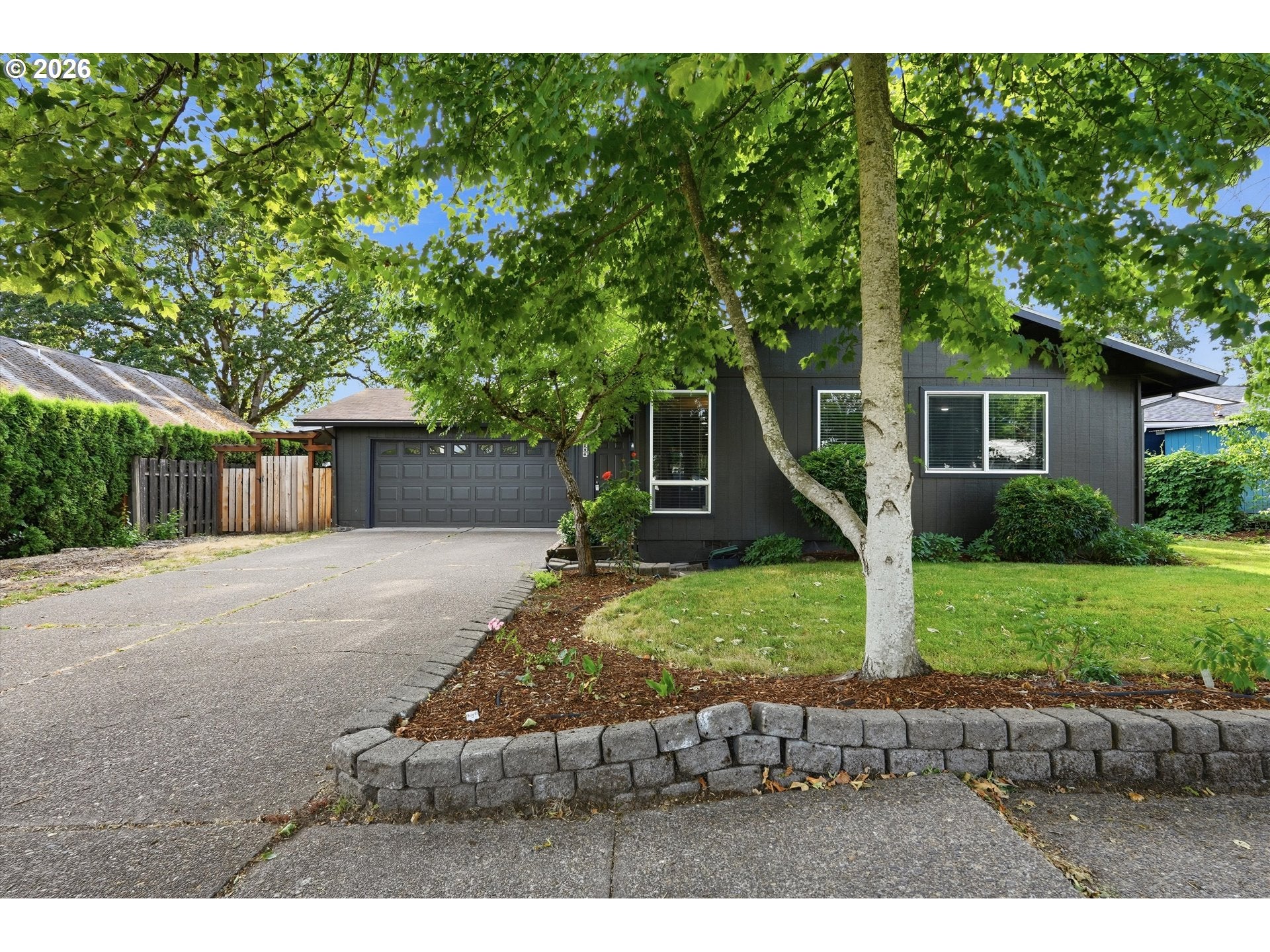 909 N SITKA AVE