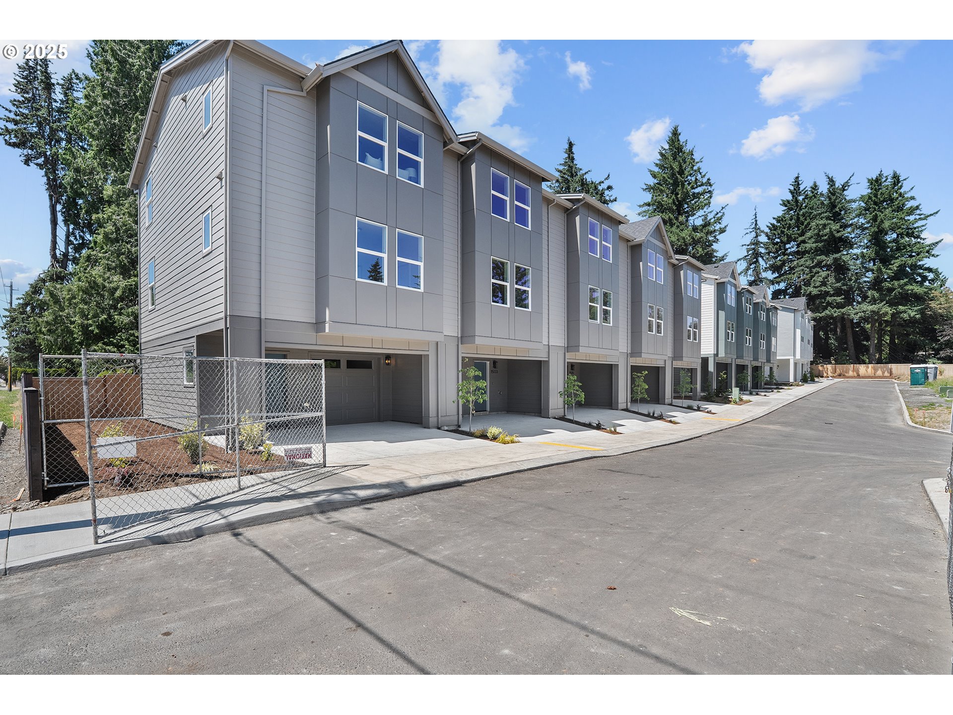 Photo 1 of 22 — 15145 E Burnside ST, Portland, OR 97233