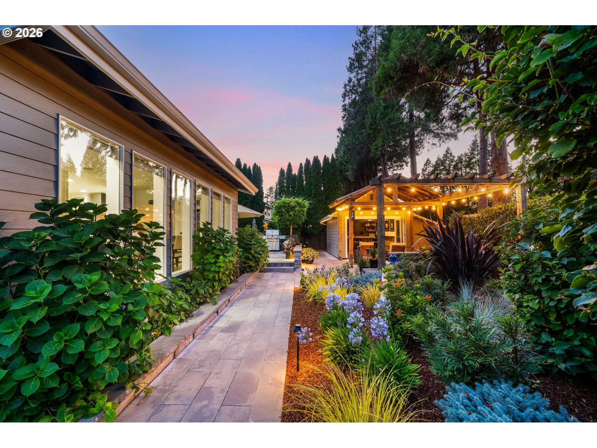 673 SHORELINE WAY