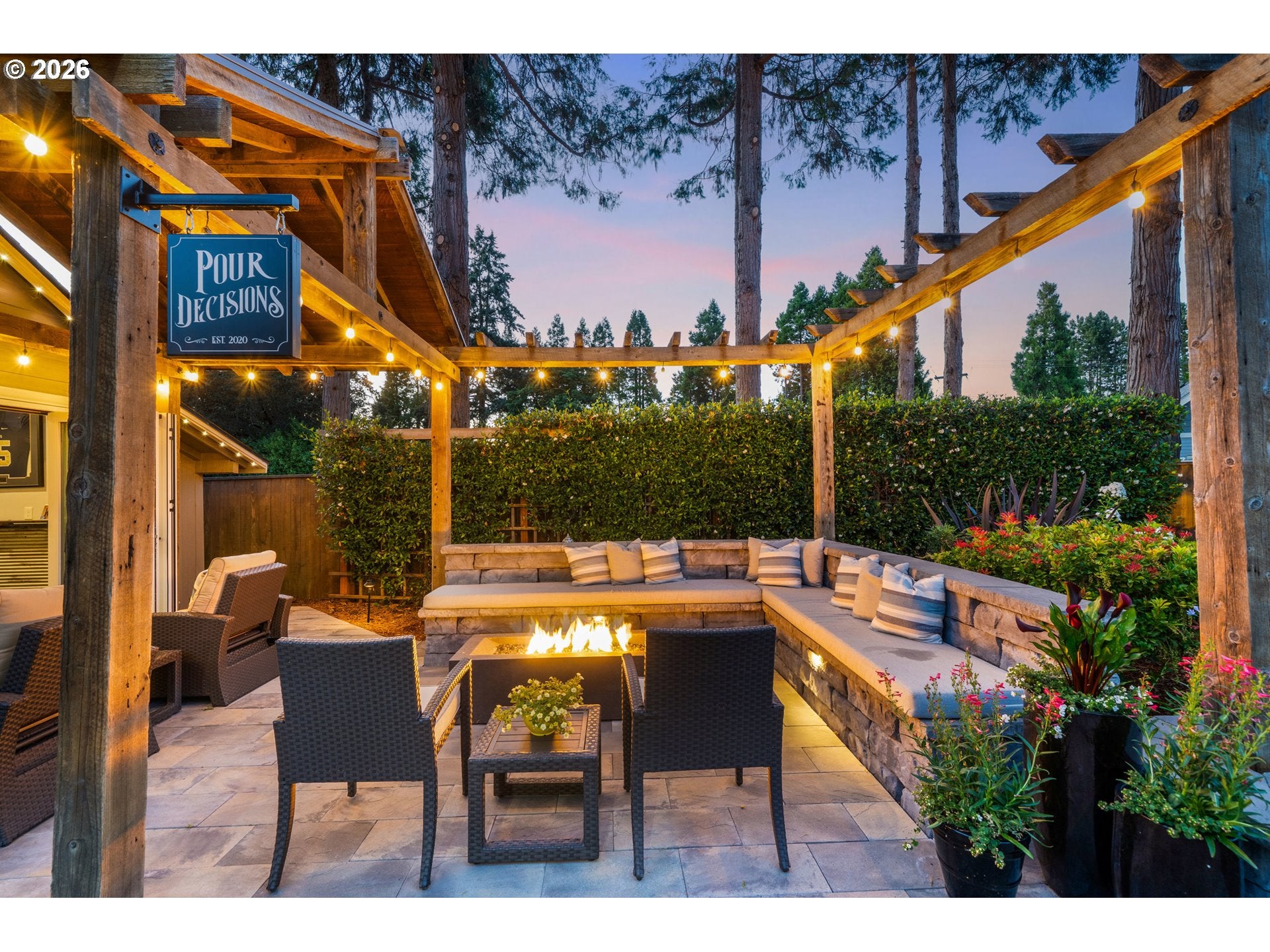 673 SHORELINE WAY