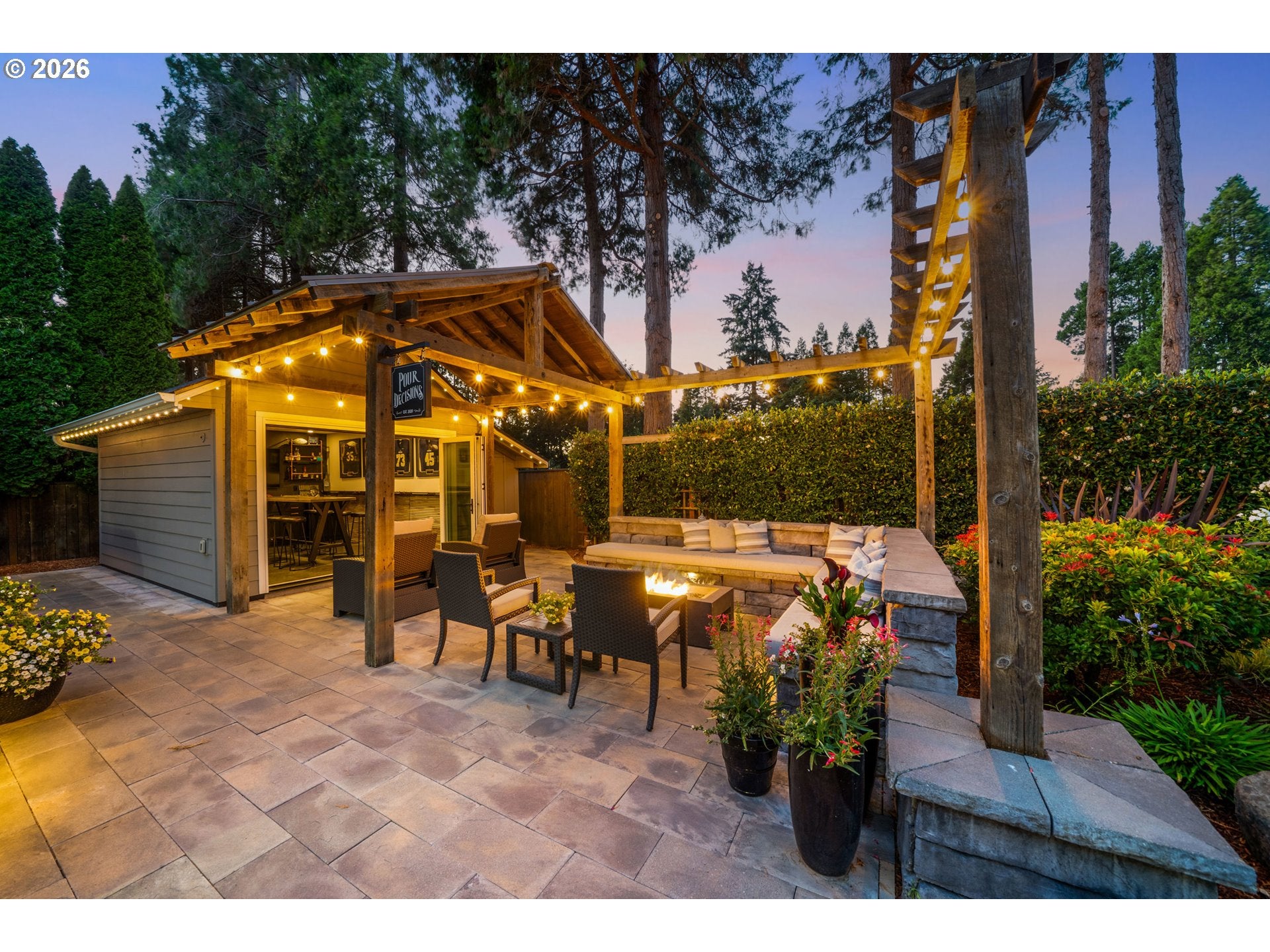 673 SHORELINE WAY
