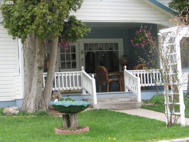 104 E MAIN ST