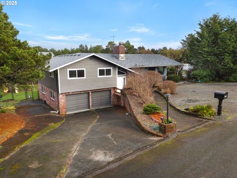 Photo of 89655 Sea Breeze Dr, Warrenton, OR 97146 (MLS # 602181826)