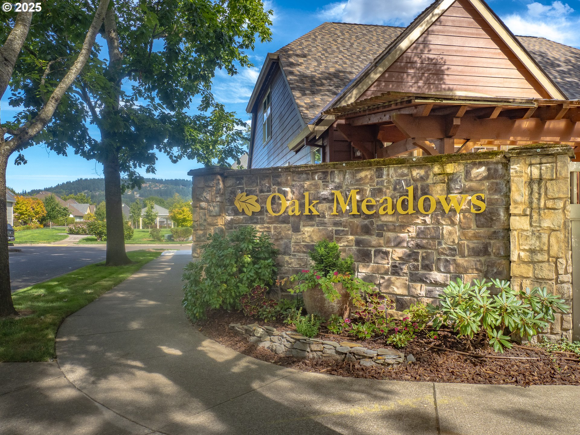 3866 OAK MEADOWS LOOP