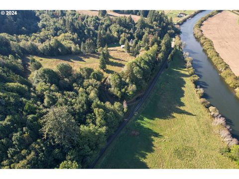 2 Stian Smith RD Coos Bay OR 97420
