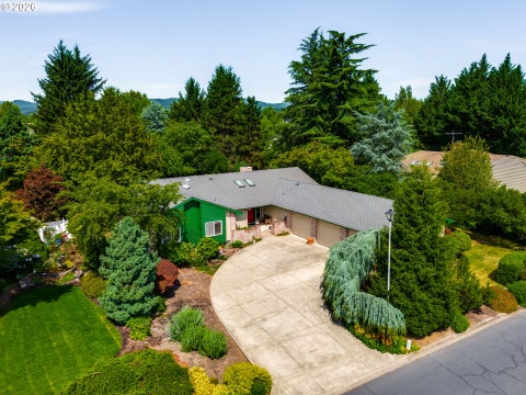 Photo of 2221 NW Doral St, McMinnville, OR 97128 (MLS # 682889351)