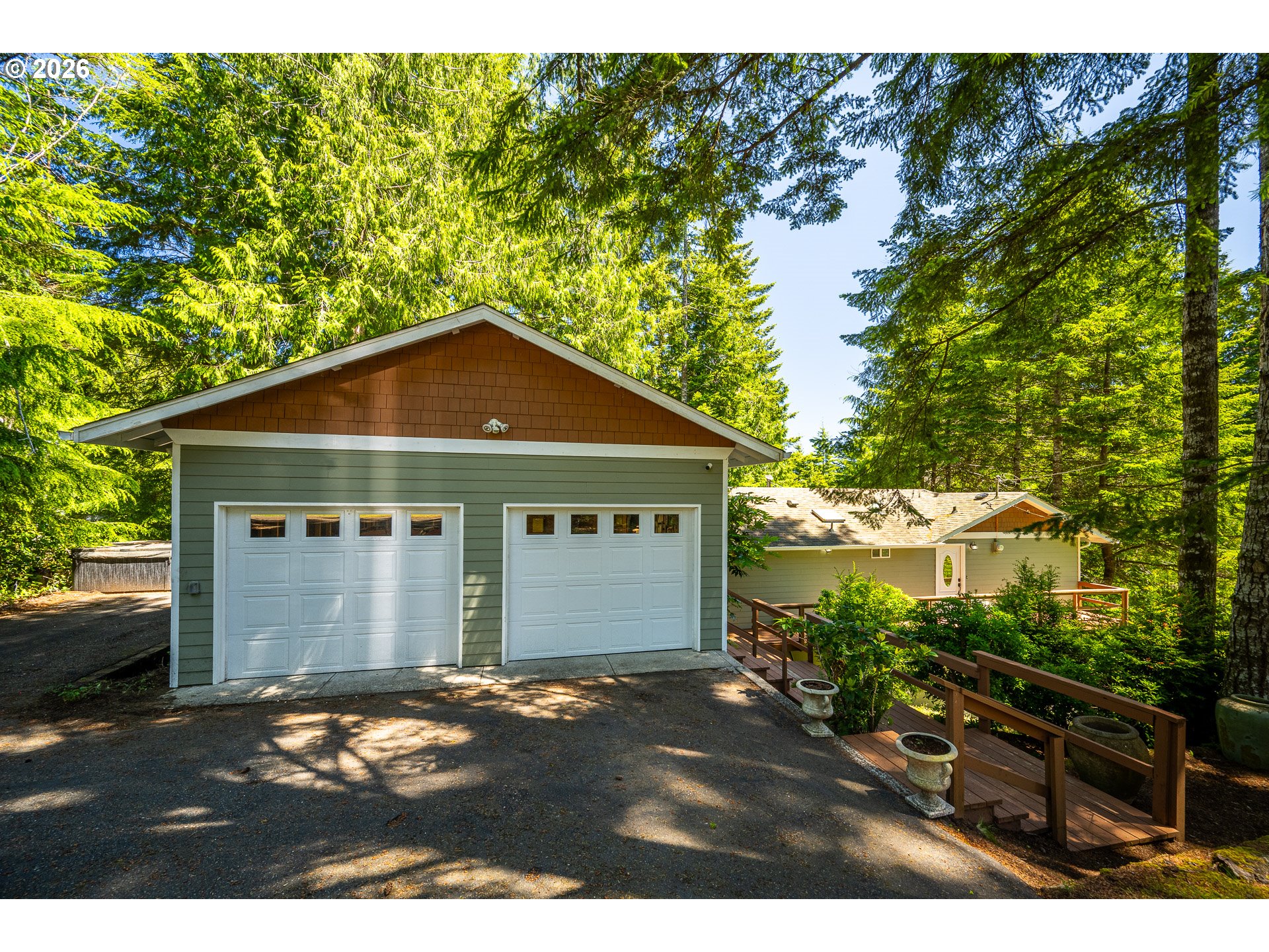 4995 LAKE DR