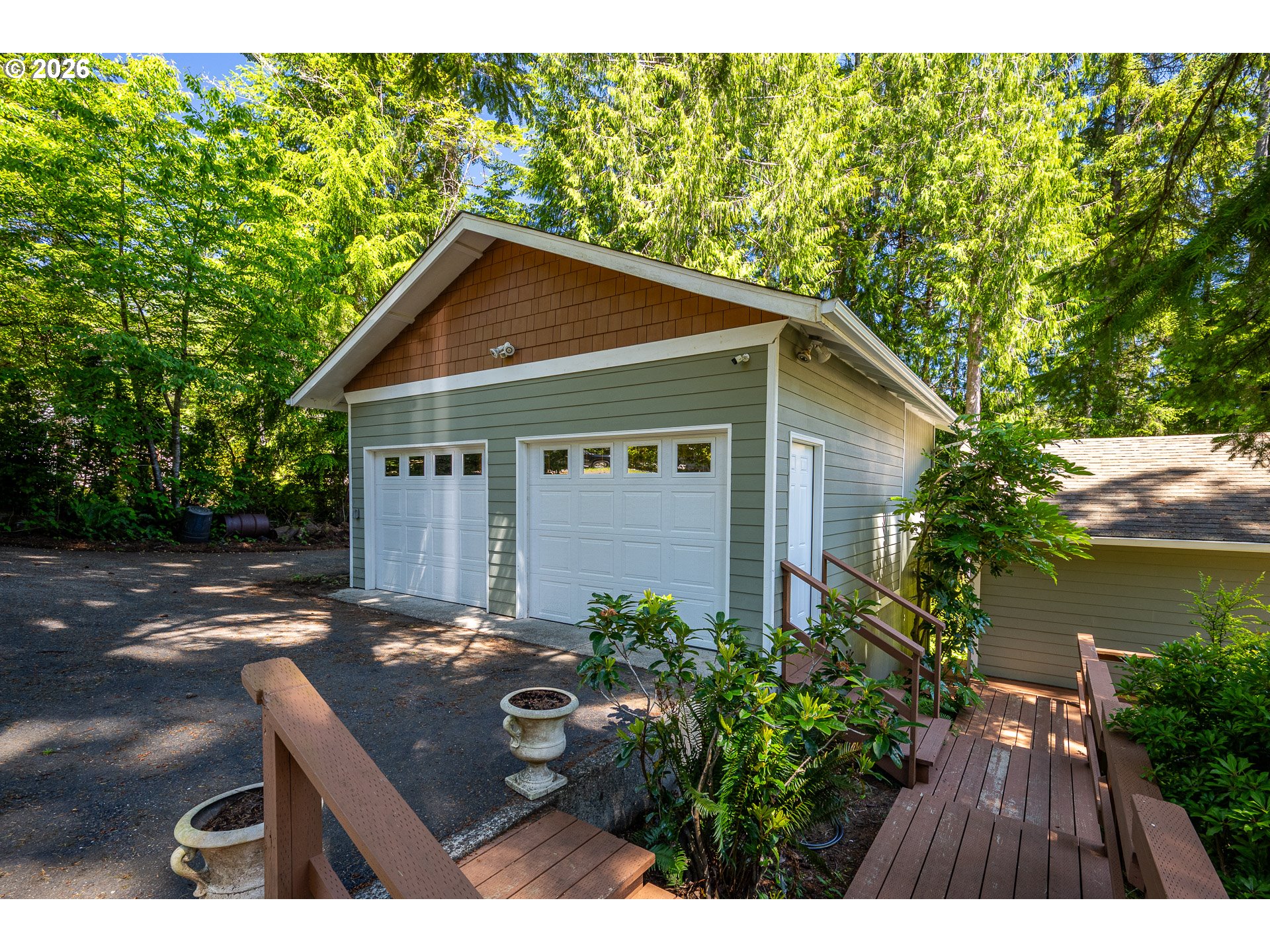 4995 LAKE DR