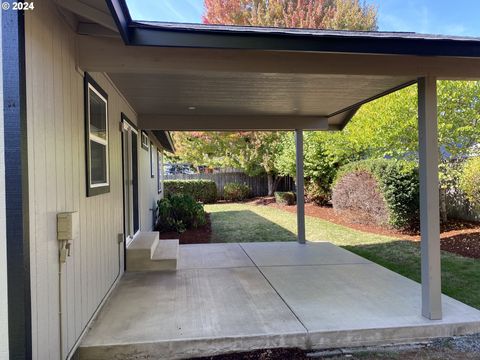 A home in Sutherlin