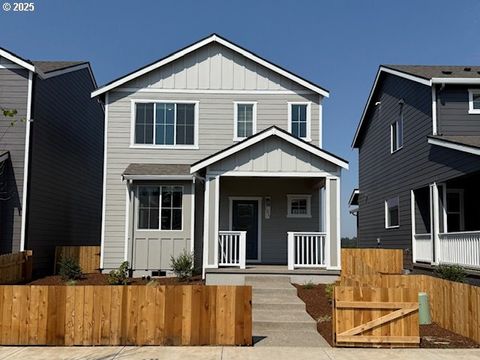 1211 PARKSIDE AVE Woodburn OR 97071