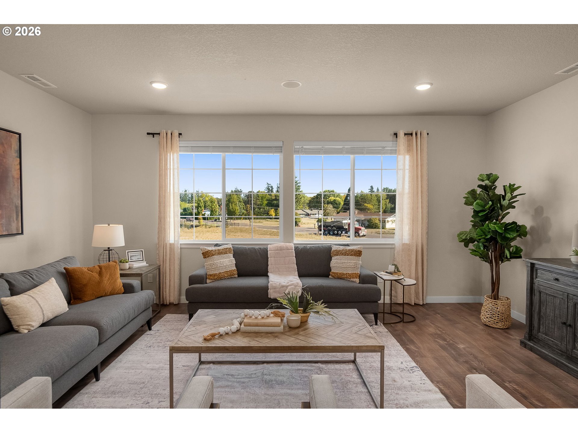 5126 SE THORNAPPLE ST