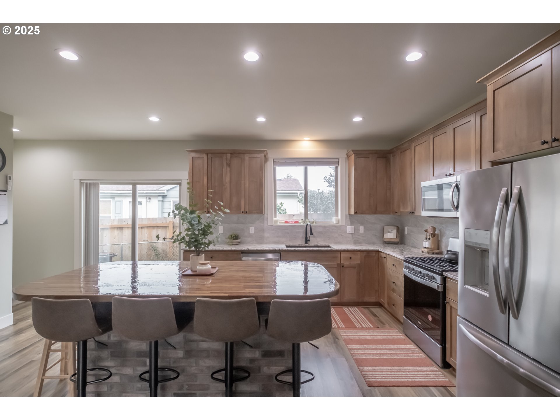 Gleneden Beach, Oregon 97388, United States, 2 Bedrooms Bedrooms, ,3 BathroomsBathrooms,Residential,Active,17049