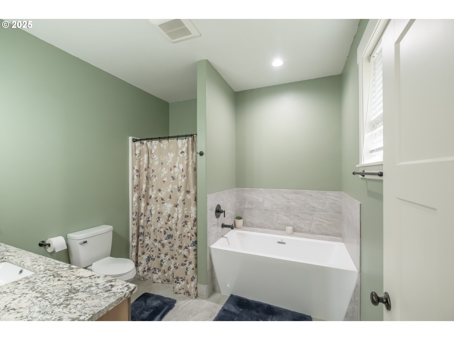 Gleneden Beach, Oregon 97388, United States, 2 Bedrooms Bedrooms, ,3 BathroomsBathrooms,Residential,Active,17049