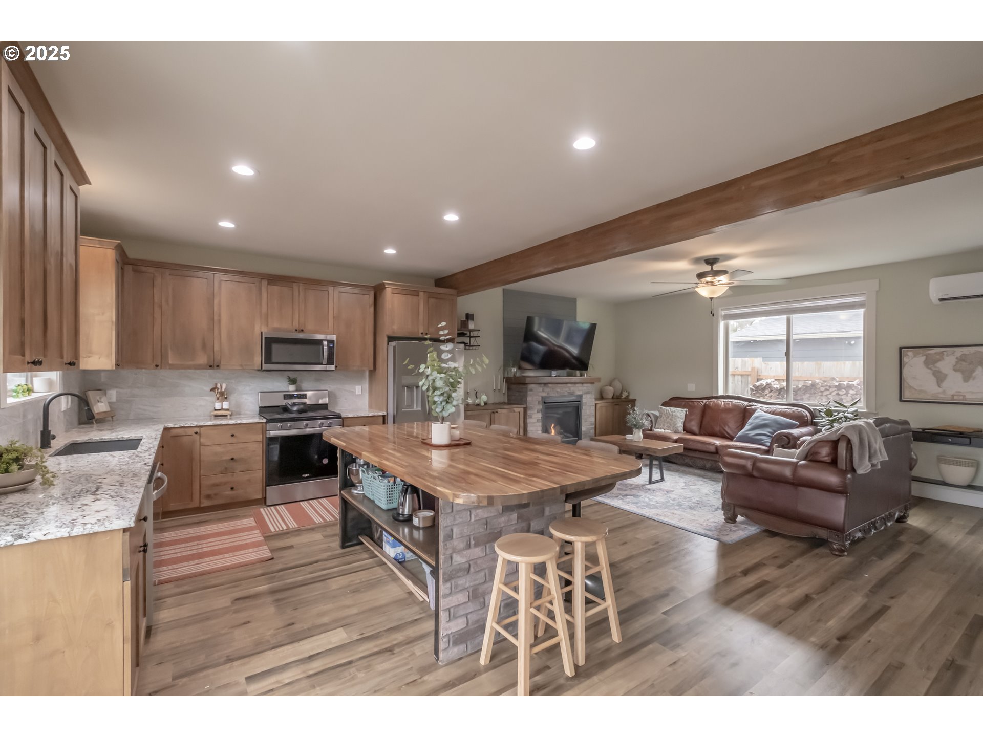 Gleneden Beach, Oregon 97388, United States, 2 Bedrooms Bedrooms, ,3 BathroomsBathrooms,Residential,Active,17049