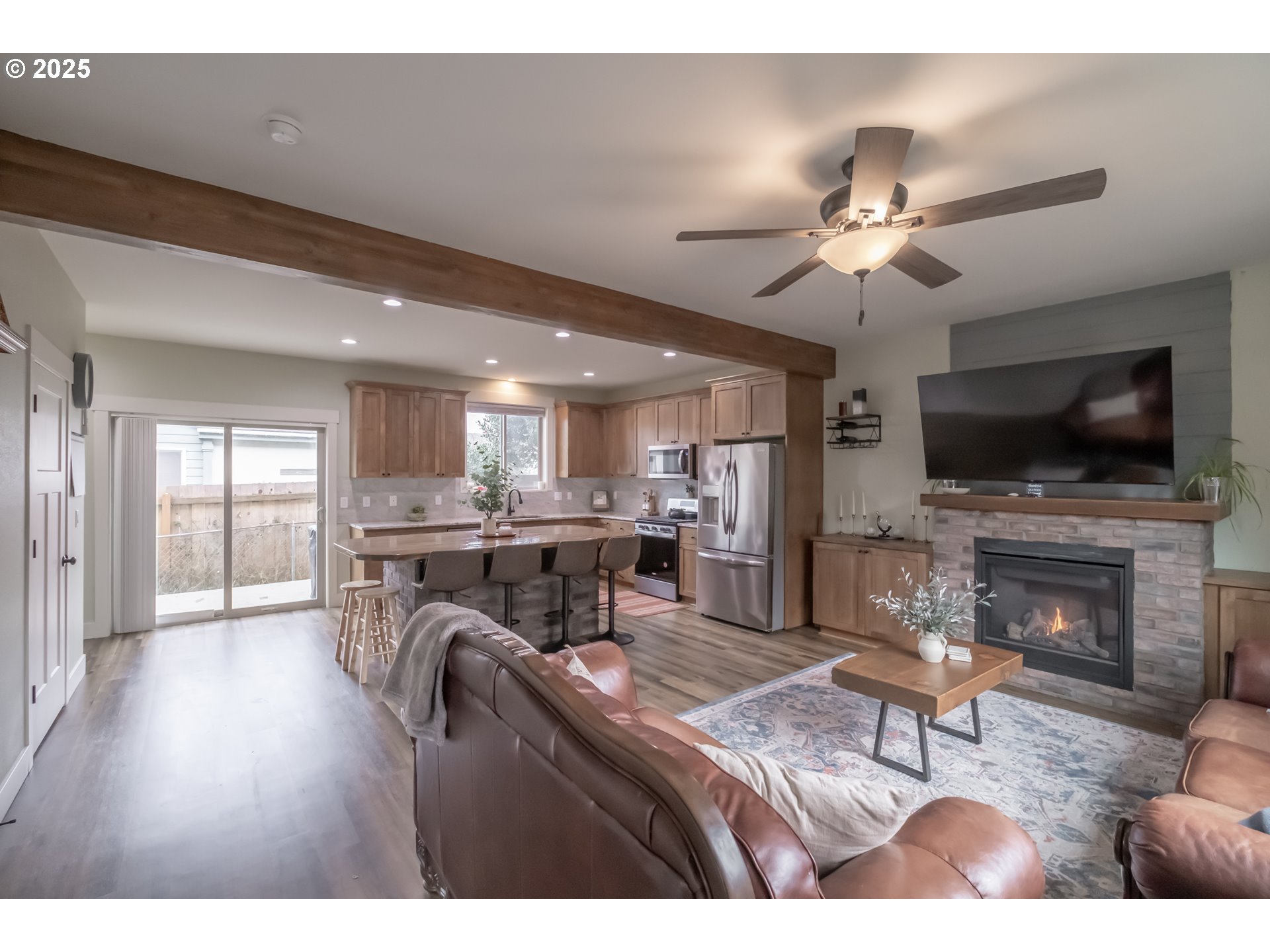 Gleneden Beach, Oregon 97388, United States, 2 Bedrooms Bedrooms, ,3 BathroomsBathrooms,Residential,Active,17049