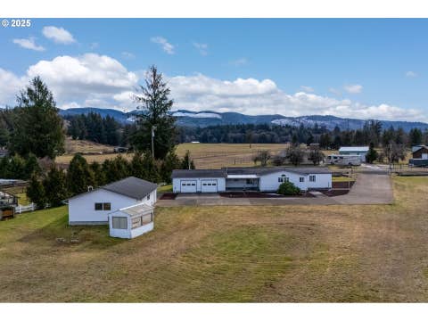 Featured picture for the property 421353108
