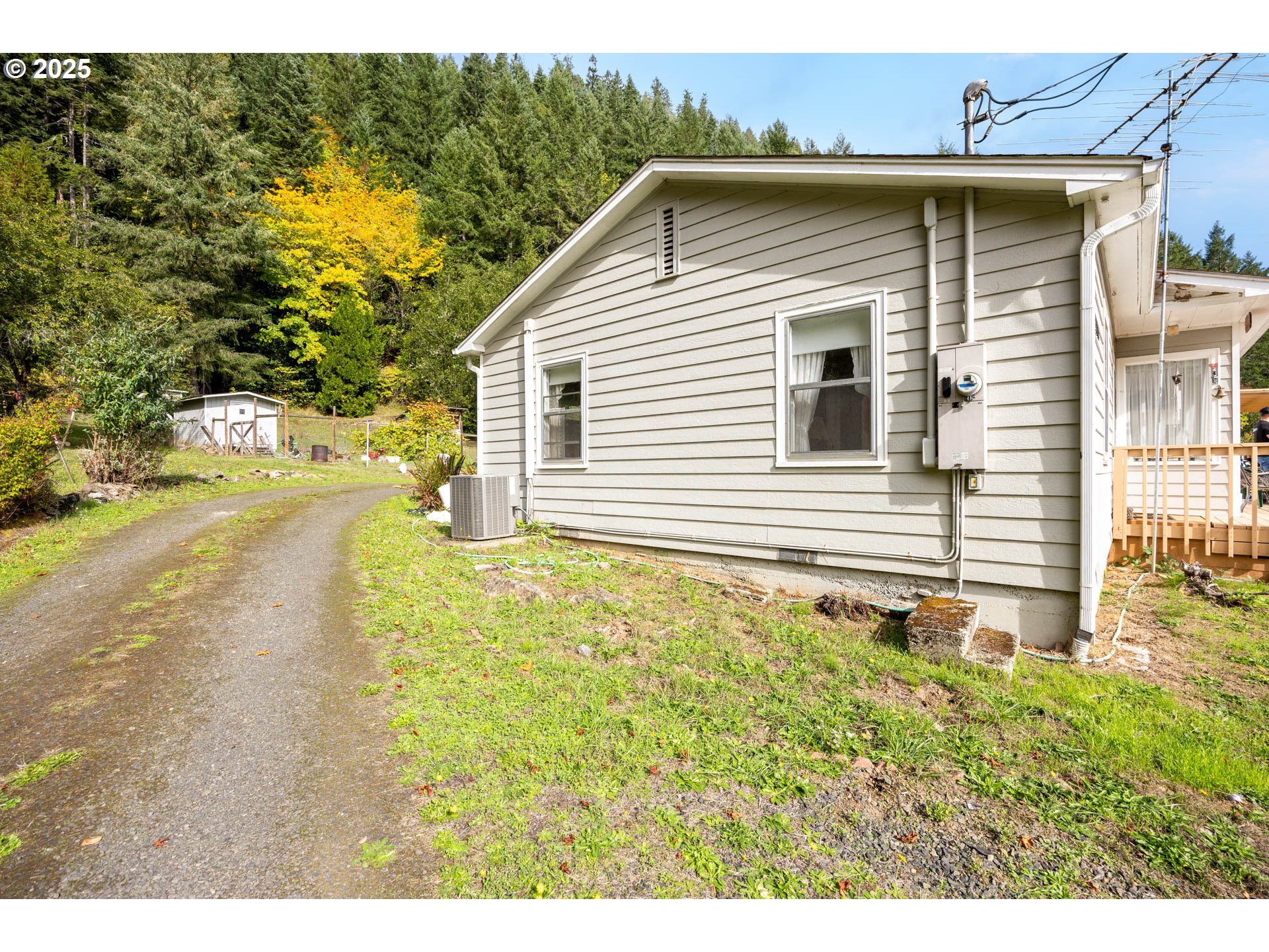 2277 COUGAR CREEK RD