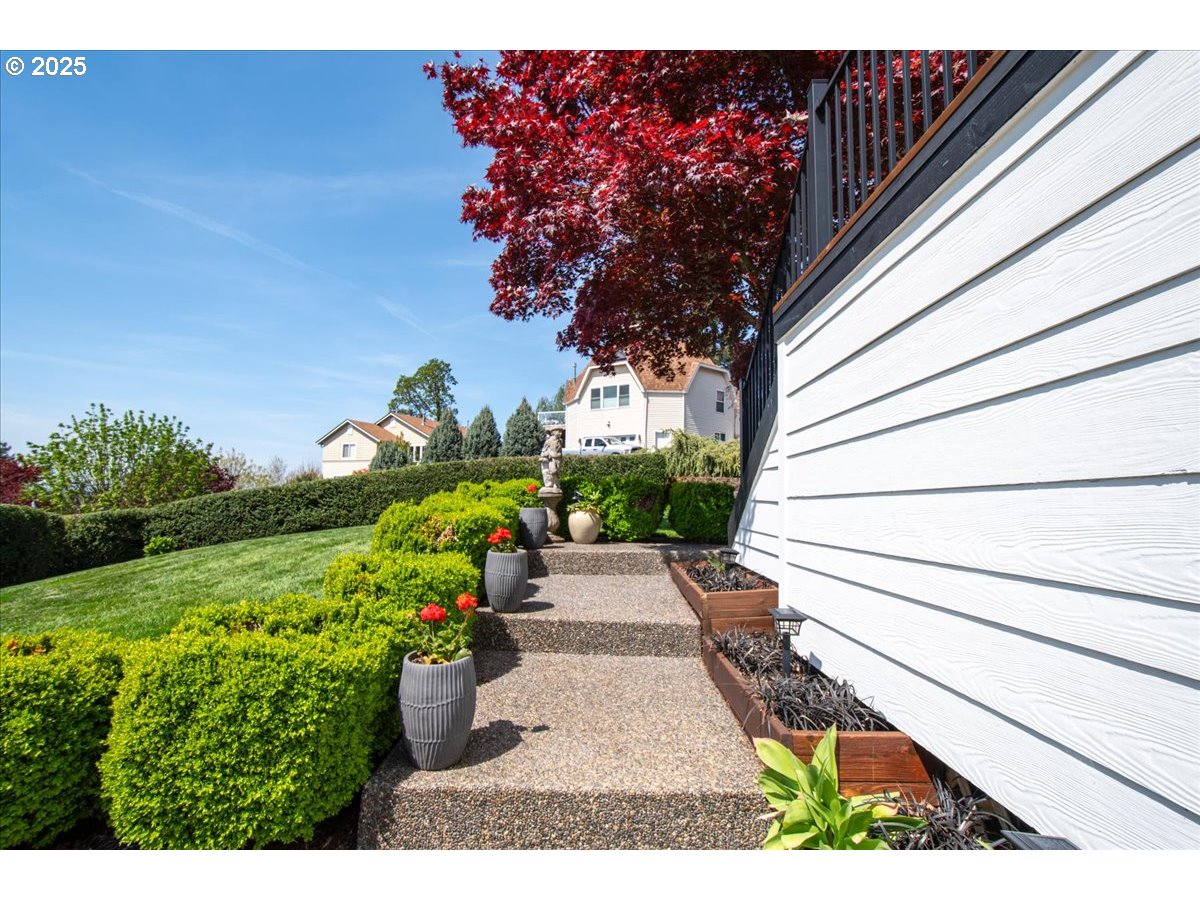 315 NE 16TH AVE