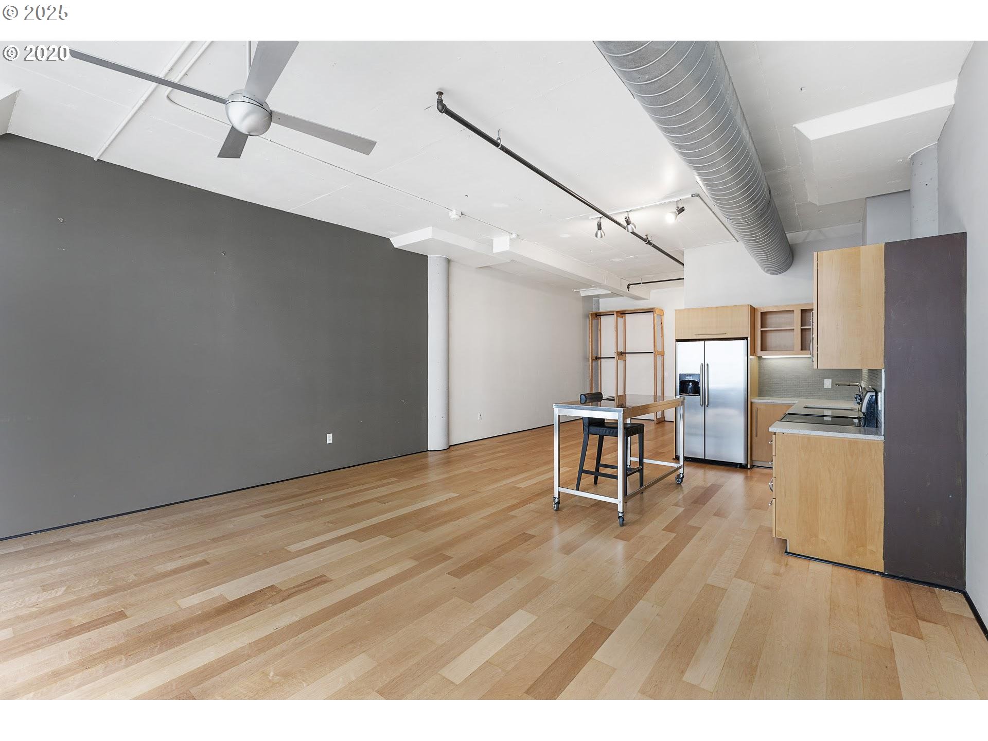 1400 NW IRVING ST 611
