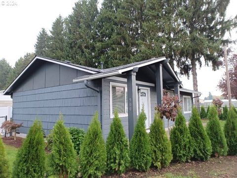 A home in Woodburn