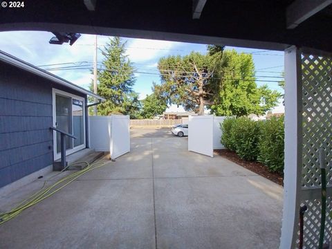 A home in Woodburn