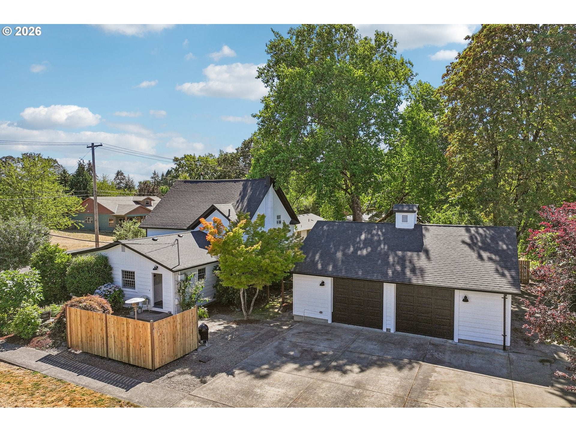 819 SIERRA VISTA DR