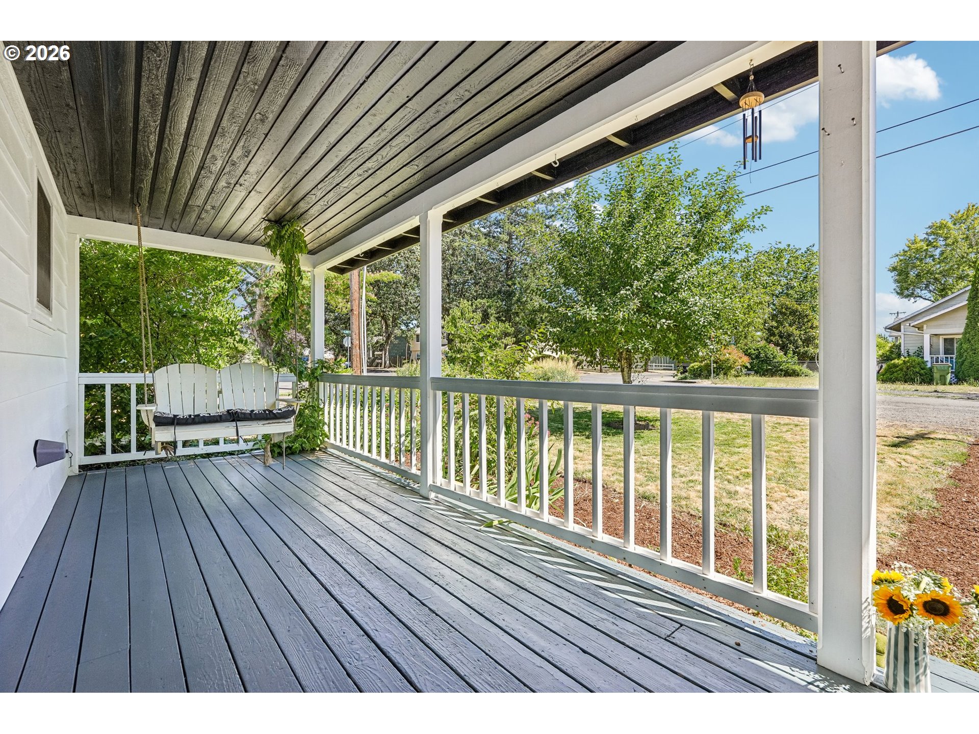 819 SIERRA VISTA DR