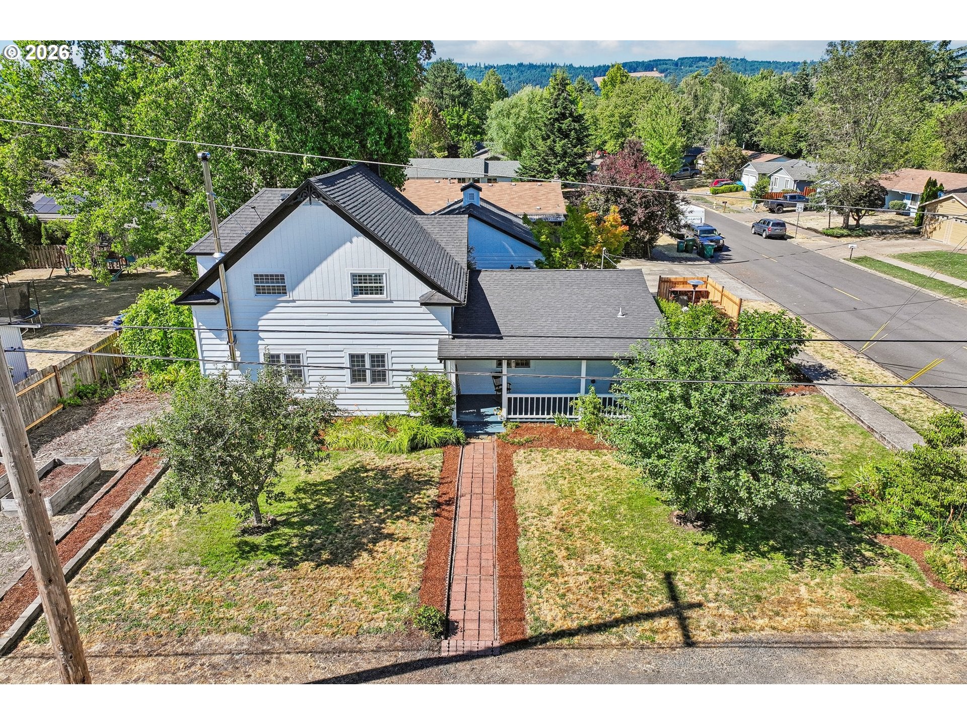 819 SIERRA VISTA DR