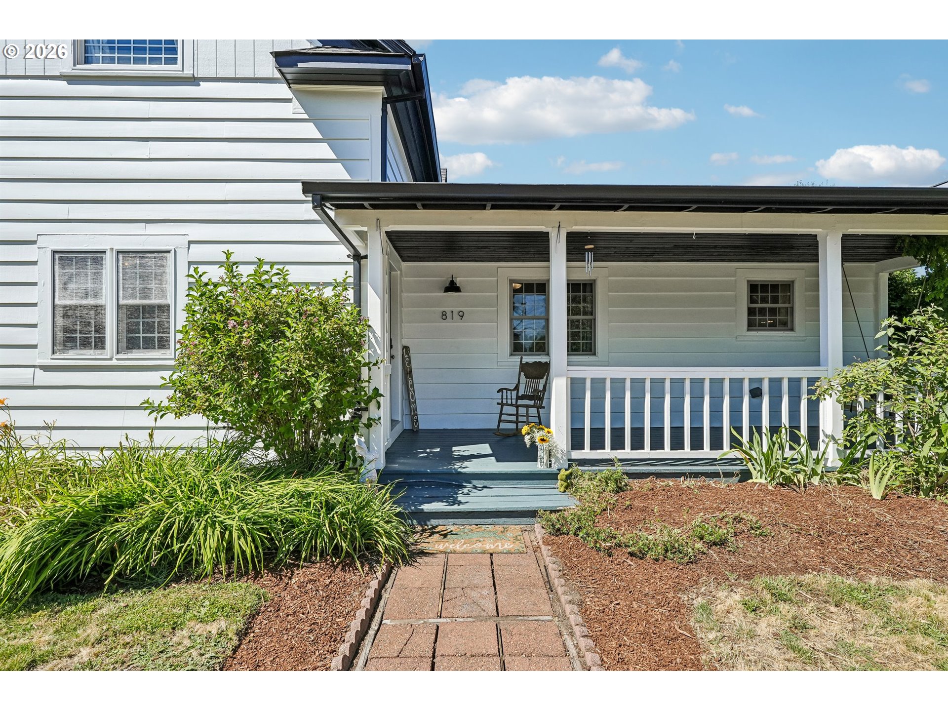 819 SIERRA VISTA DR
