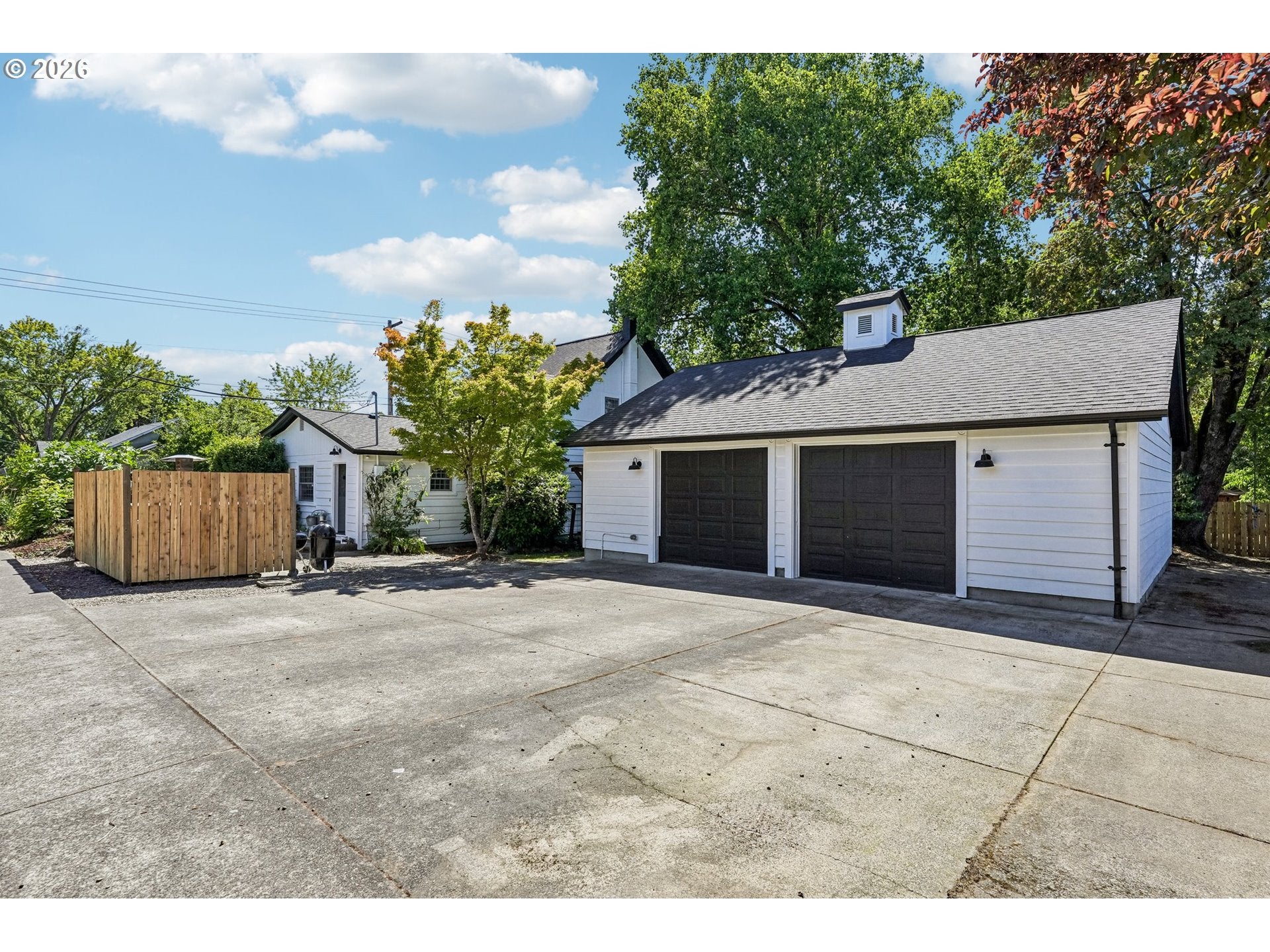 819 SIERRA VISTA DR