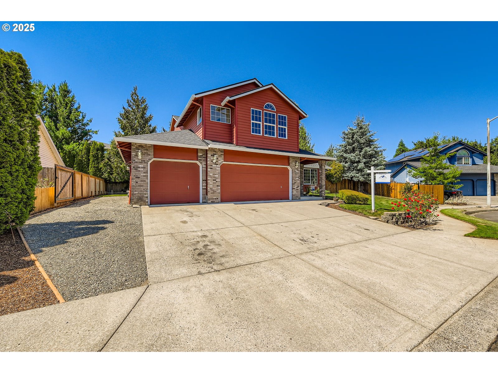 1013 SE HACIENDA LN