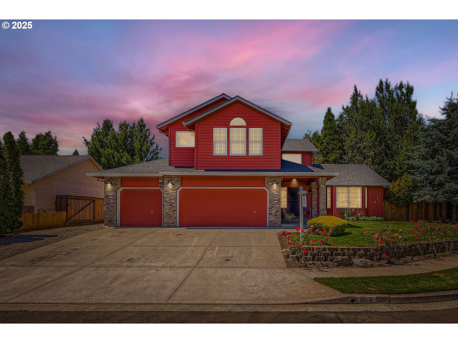 1013 SE HACIENDA LN